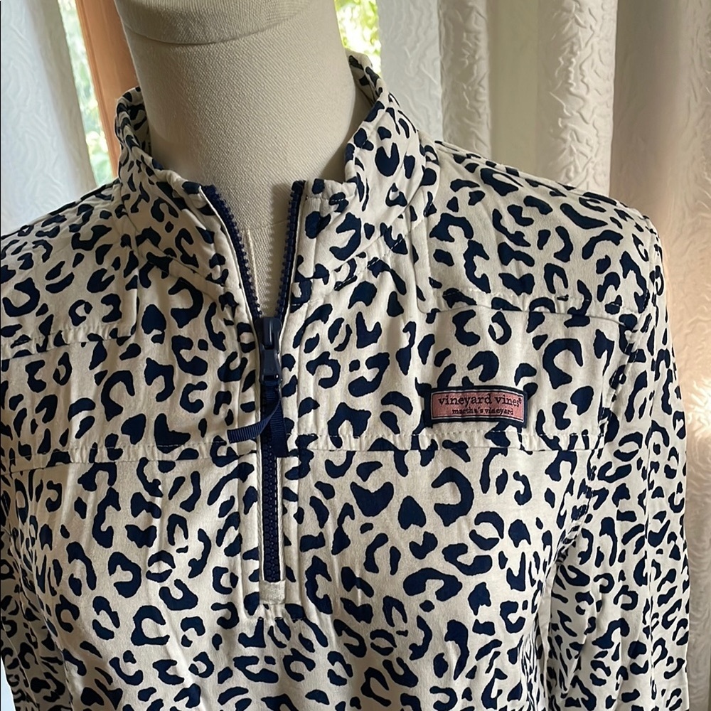 Vineyard Vines Leopard Print Pullover Girls XL - Picture 2 of 5